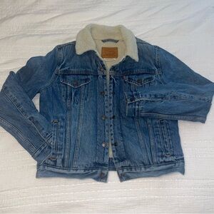 Levi's Classic Blue Denim Jacket with White Sherpa Lining